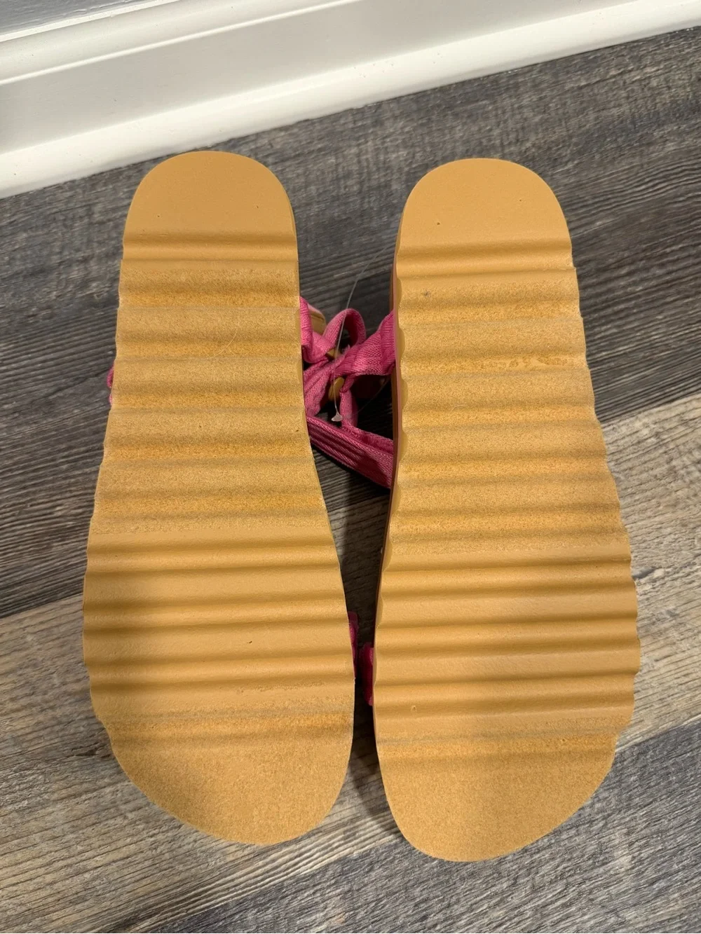 NWOT Reef Cushion Rem Hi Platform Sandals Pink Women’s size 10 Arch Support